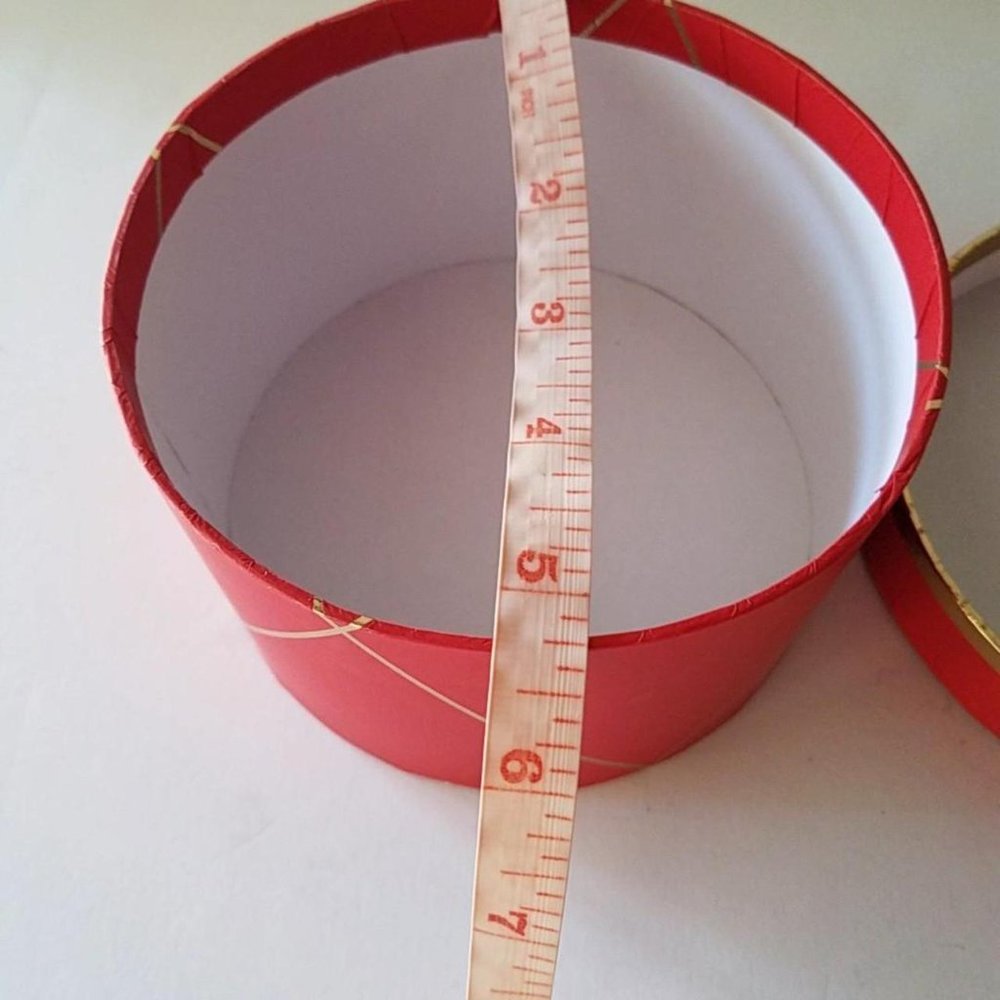 Circle Gift Box Red And Gold - Picture 6 of 8